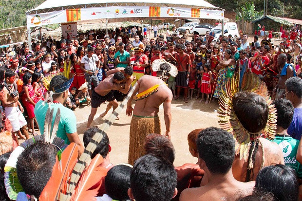 Indígenas ensinam jogos, danças e brincadeiras do povo Guarani no