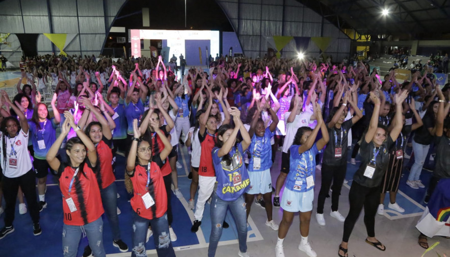 Jogo, dança e exposição: Copa das Confederações já começou nas escolas