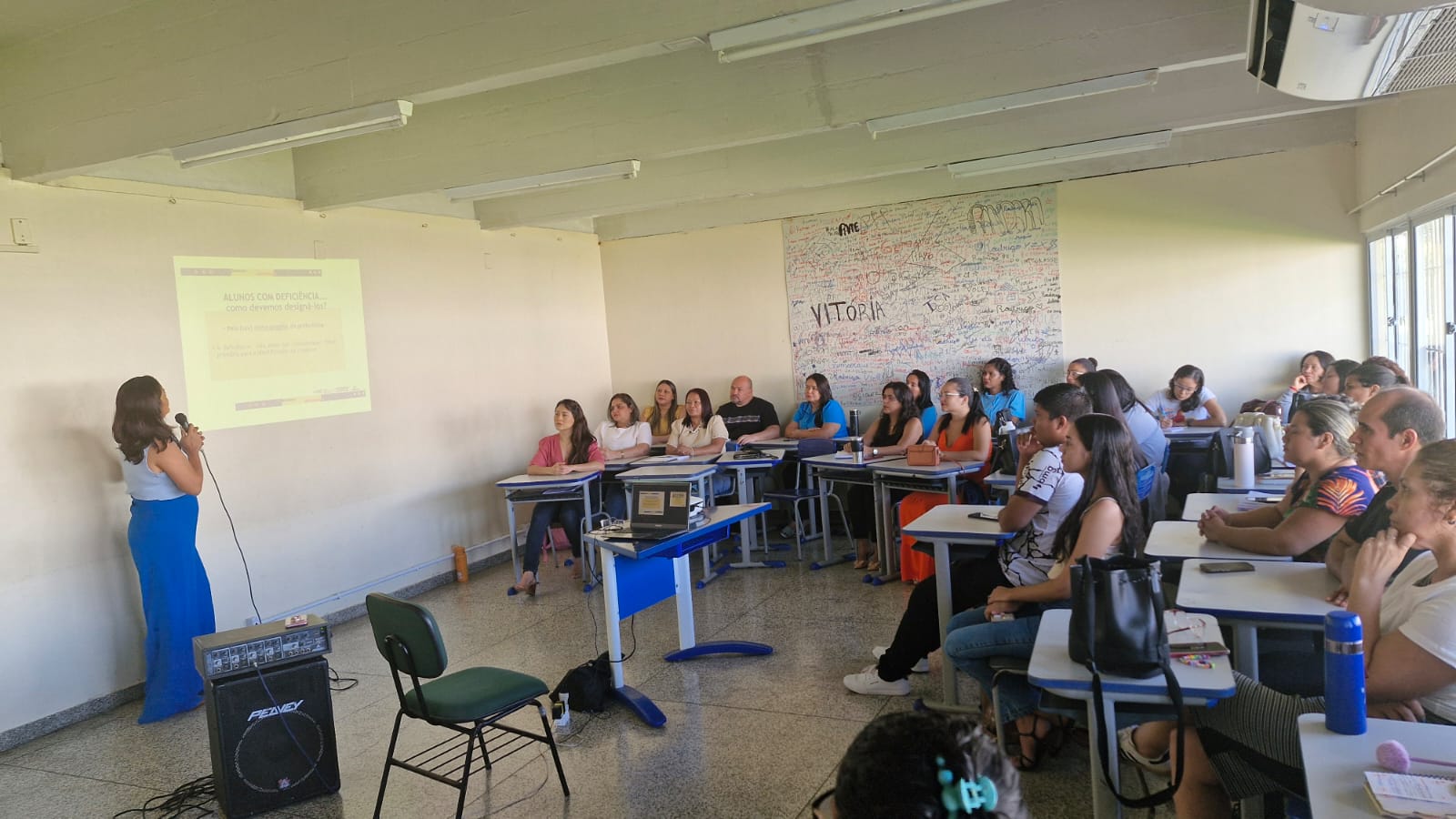 Foto: Márcio Bezerra. O curso busca fortalecer a função social da escola na formação de cidadãos participativos, capacitando os profissionais a desenvolverem soluções alinhadas à realidade da educação no estado